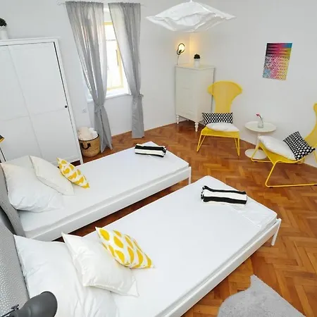 아파트 Downtown Tango *